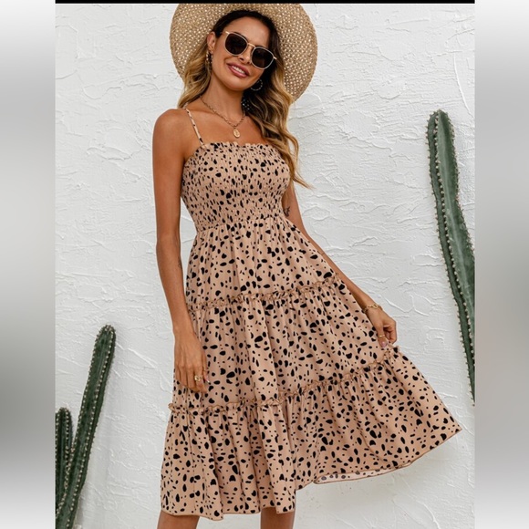 SHEIN Dresses & Skirts - 🖤 SHEIN CURVES🖤 Tan and Black Smocked Top Midi Dress